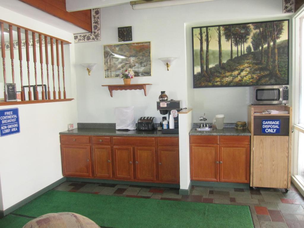 Budget Inn Batavia Exterior photo