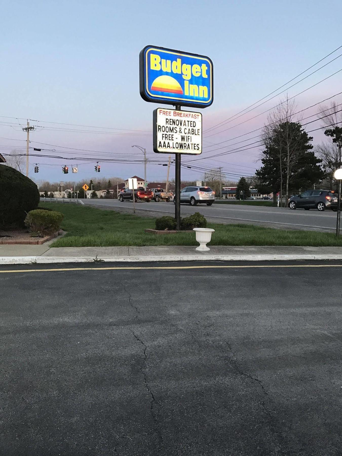 Budget Inn Batavia Exterior photo